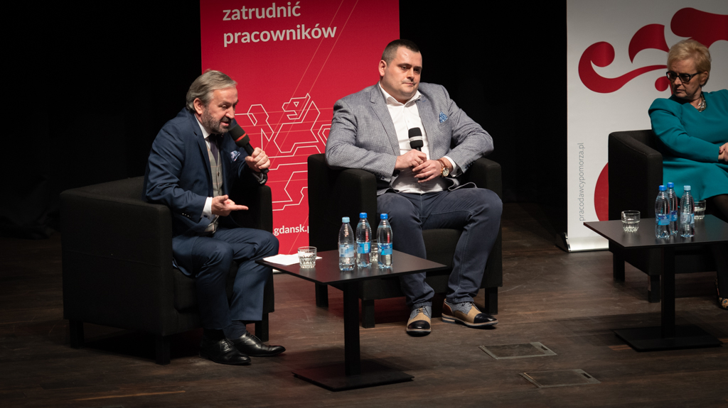 Panel z udziałem m.in. Rolanda Budnika, dyrektora Gdańskiego Urzędu Pracy